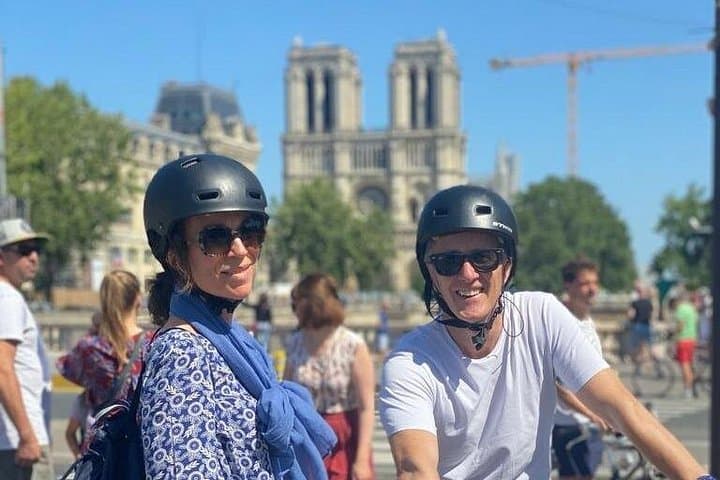 Paris Sightseeing Family Friendly Guided Electric Bike Tour — photo 9