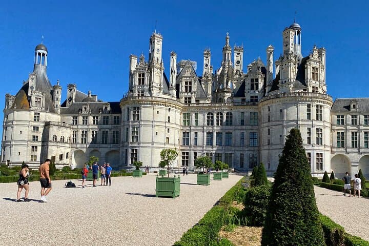 Live Guided Chenonceau, Chambord, Amboise Castles trip from Paris — photo 1