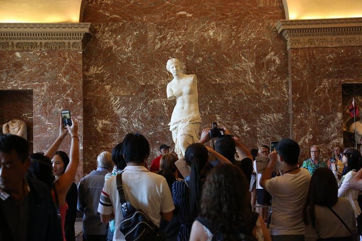 Louvre Museum Private Guided Tour with Access — photo 12