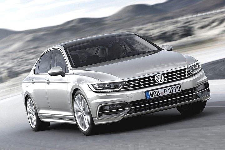 Arrival Transfer from Côte d'Azur Airport NCE to Nice City in Private Car