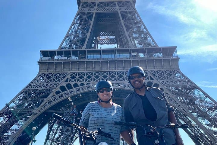 Paris Sightseeing Family Friendly Guided Electric Bike Tour — photo 12