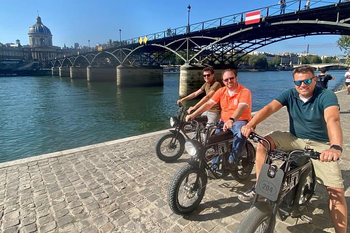 Paris Sightseeing Family Friendly Guided Electric Bike Tour — photo 15