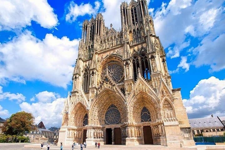 Paris to Reims one way or round-trip transfer in Sedan Car or Van — photo 3