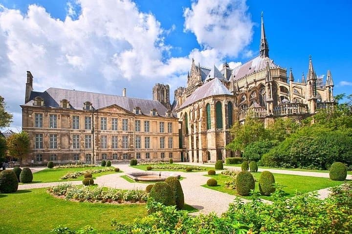 Paris to Reims one way or round-trip transfer in Sedan Car or Van — photo 4