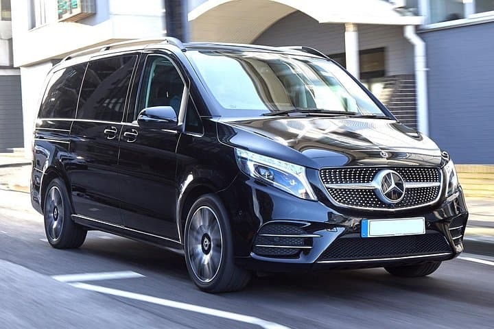 Hourly Disposal Service in Paris: Private Driver by Luxury Van — photo 1