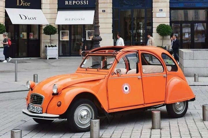 Vintage 2CV Adventure: 3-Hour Paris Highlights Tour — photo 1
