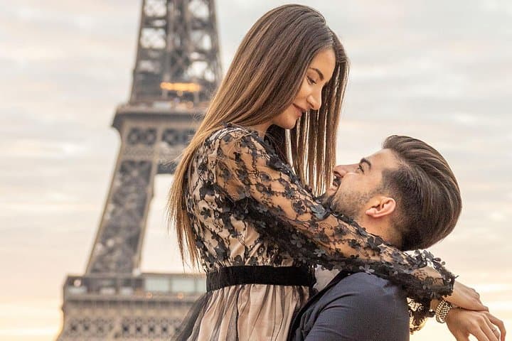 Private Guided Professional Photoshoot by the Eiffel Tower — photo 1