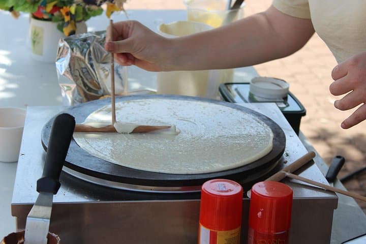 Crepes, Chocolates and Macarons in Montmartre — photo 13