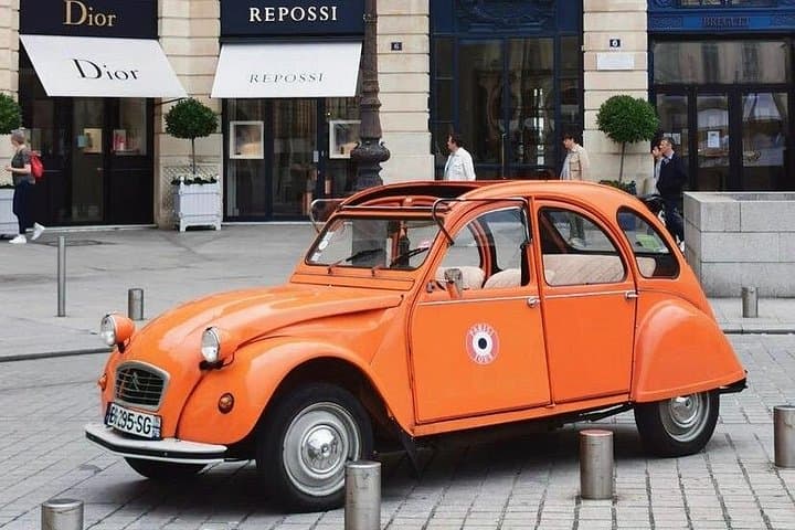 Vintage 2CV Adventure: 2-Hour Paris Highlights Tour — photo 3