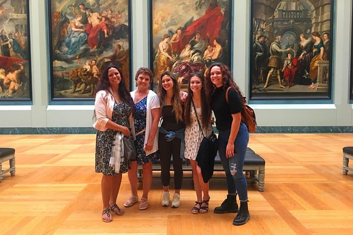 Mamma Mia! Paris Louvre Museum Guided Tour Kid-Friendly Activity — photo 6