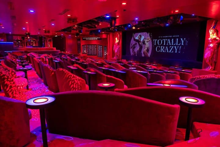 Paris Crazy Horse Cabaret Show — photo 2
