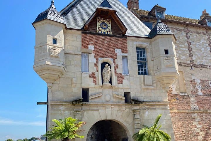 Private Mont Saint-Michel, Honfleur Trip from Paris by Mercedes — photo 2