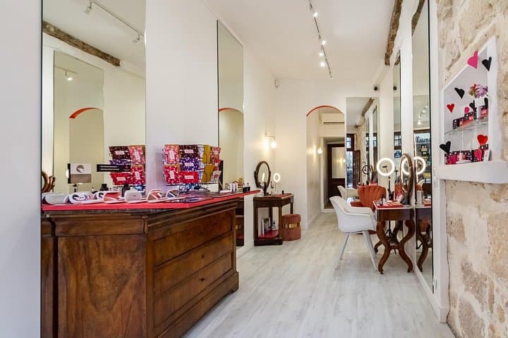 One-hour Private Makeup Class with a Pro Makeup Artist — photo 1