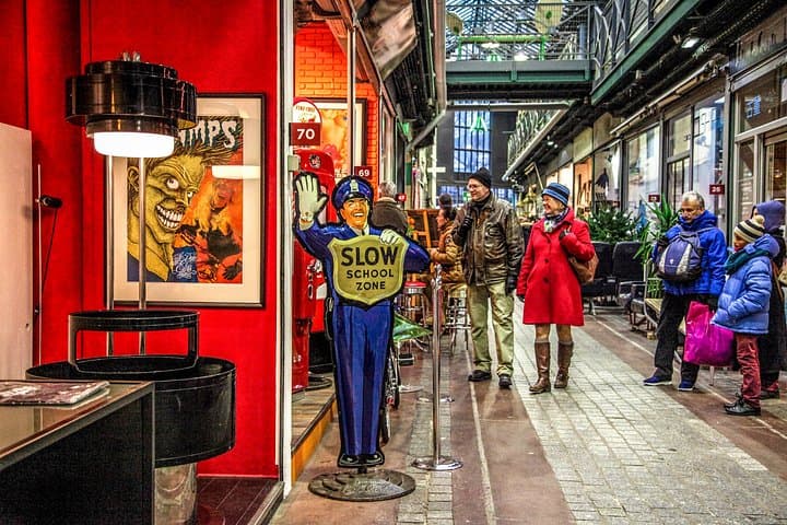 Paris Iconic Saint Ouen Flea Market Small Group Walking Tour — photo 3