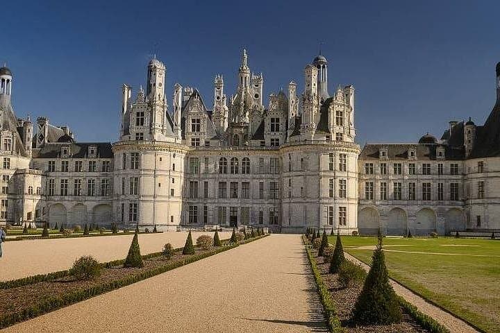 Visit of the Loire Valley Castles in one day from Paris — photo 1