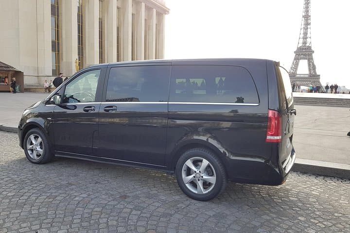 Private Chauffeur from Paris to Charles De Gaulle Airport — photo 1