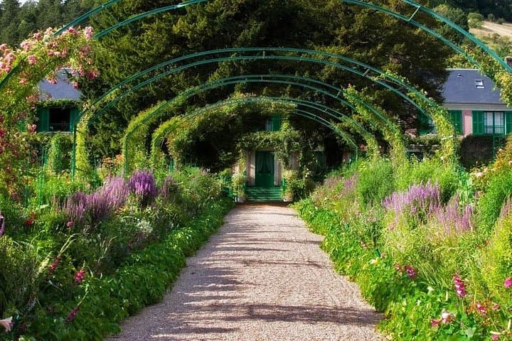 Half Day Trip: Paris to Giverny Monet's Gardens & House — photo 2