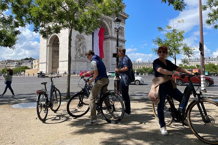 Private 2.5-Hour Paris E-Bike Highlights Tour — photo 5