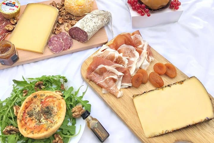Experience a Decadent French Picnic with Wine Pairing in Paris — photo 4