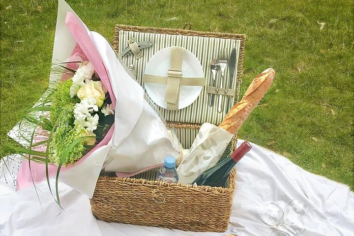 Experience a Decadent French Picnic with Wine Pairing in Paris — photo 5