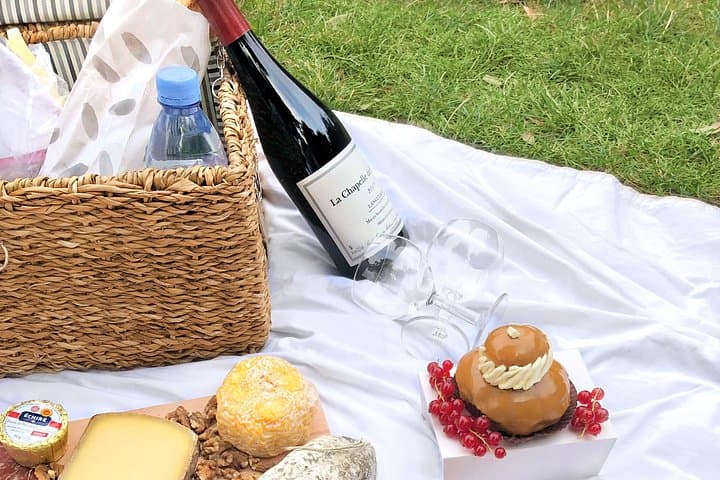 Experience a Decadent French Picnic with Wine Pairing in Paris — photo 7