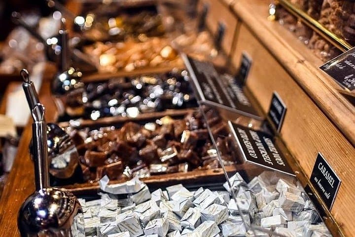 Paris Montmartre Chocolates and Pastry Private Food Tour — photo 14