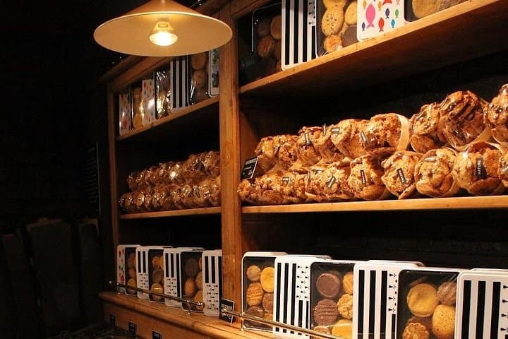 Paris Montmartre Chocolates and Pastry Private Food Tour — photo 19