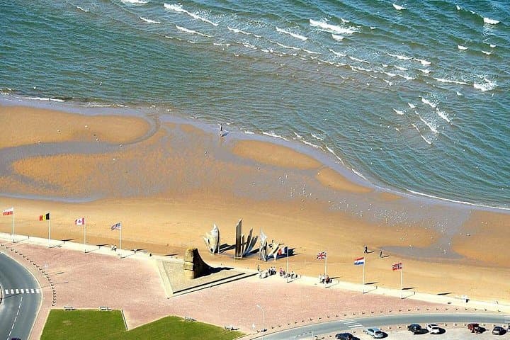 Paris: Normandy D-Day Landing Beaches Private Tour with Champagne — photo 9