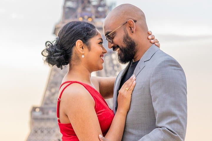Private Guided Professional Photoshoot by the Eiffel Tower — photo 7