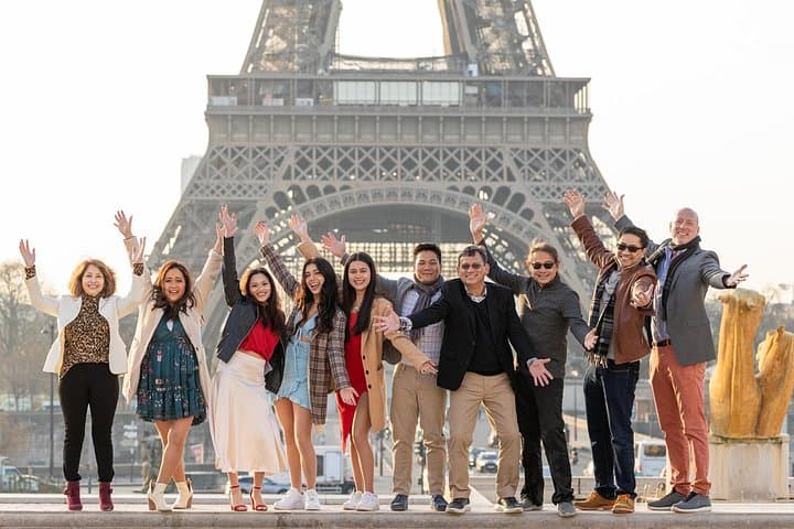 Private Guided Professional Photoshoot by the Eiffel Tower — photo 17