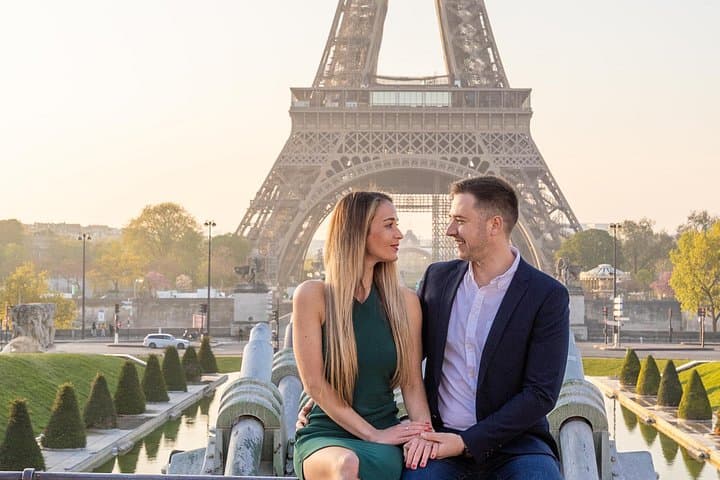 Private Guided Professional Photoshoot by the Eiffel Tower — photo 5
