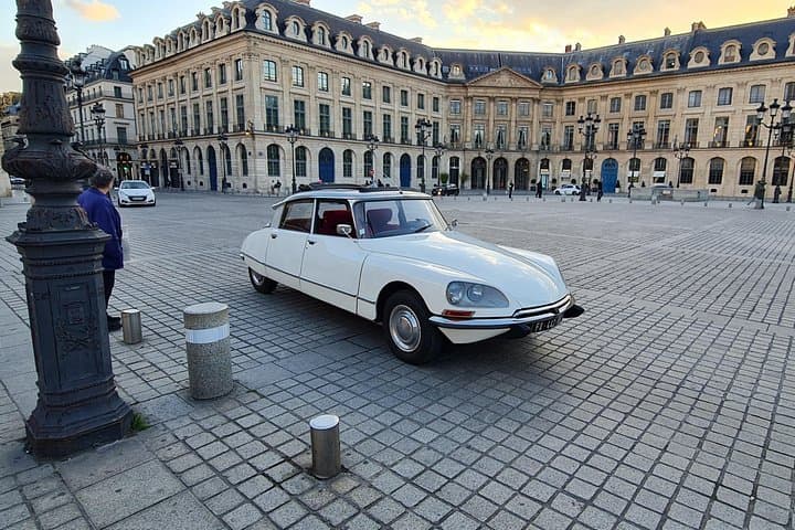 Vintage Car Paris Tour Citroën DS with open roof Paris City Tour — photo 1
