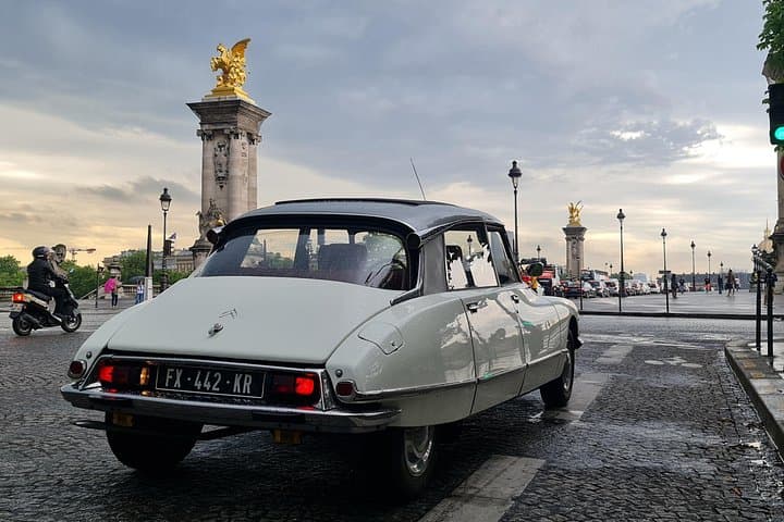 Vintage Car Paris Tour Citroën DS with open roof Paris City Tour — photo 8