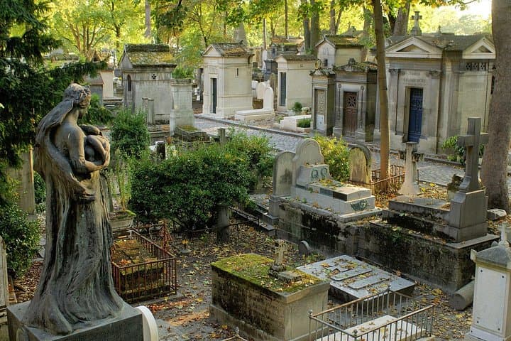 Paris: Haunted Père Lachaise Cemetery Guided Tour — photo 1