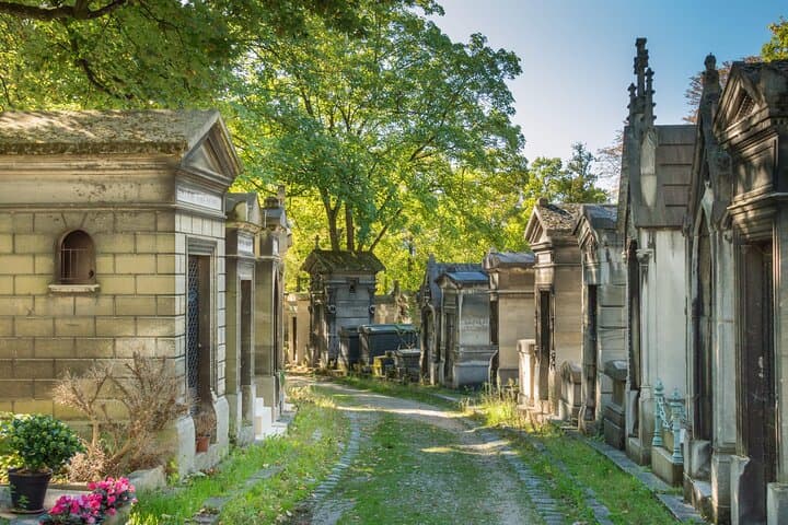 Paris: Haunted Père Lachaise Cemetery Guided Tour — photo 2