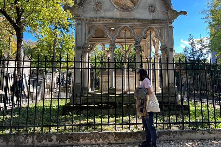 Paris: Haunted Père Lachaise Cemetery Guided Tour — photo 4