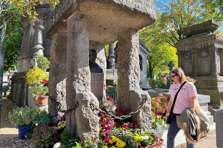 Paris: Haunted Père Lachaise Cemetery Guided Tour — photo 7