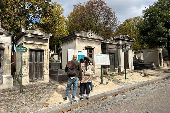 Paris: Haunted Père Lachaise Cemetery Guided Tour — photo 10