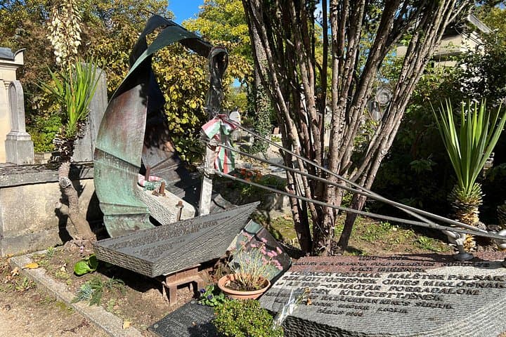Paris: Haunted Père Lachaise Cemetery Guided Tour — photo 11