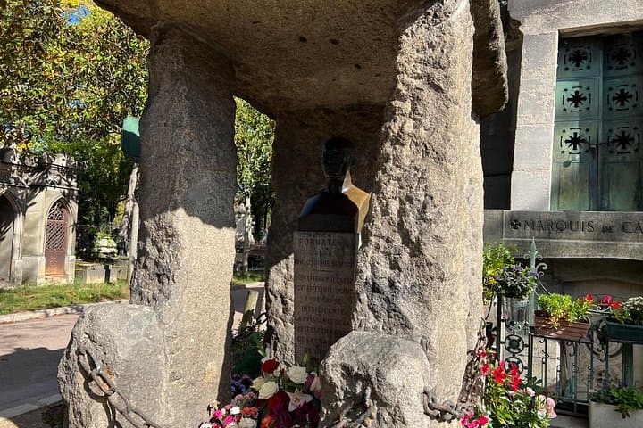 Paris: Haunted Père Lachaise Cemetery Guided Tour — photo 12