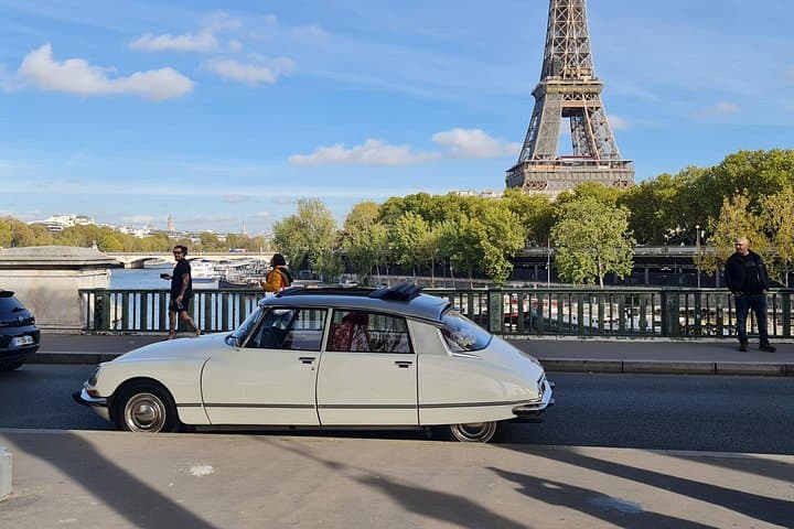 Vintage Car Paris Tour Citroën DS with open roof Paris City Tour — photo 11