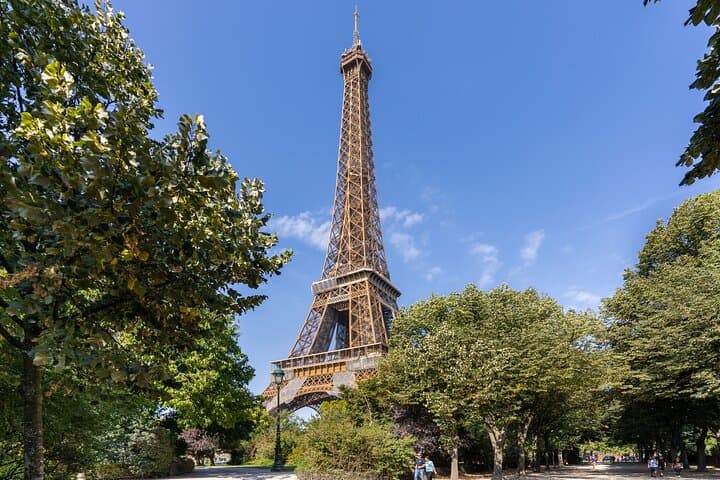 Paris: Eiffel Tower Guided Tour by Elevator — photo 1