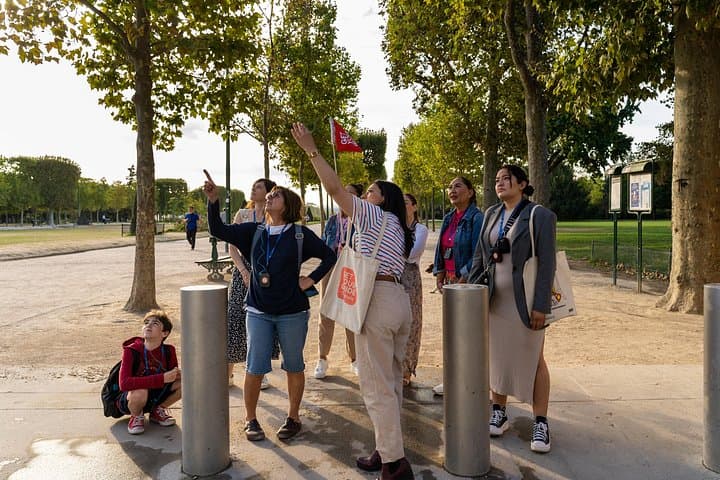 Paris: Eiffel Tower Guided Tour by Elevator — photo 3