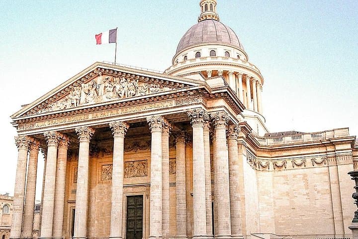The Essentials of Paris in a Classic Open Top Car Citroën DS — photo 5