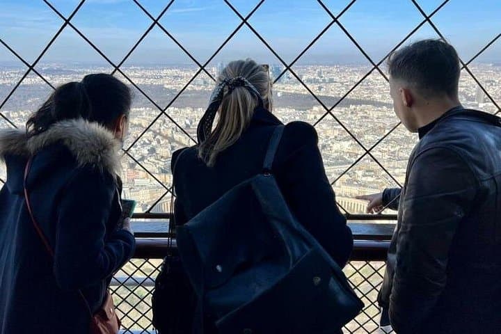 Paris: Eiffel Tower Summit Small-Group Guided Tour Max 6 People — photo 3