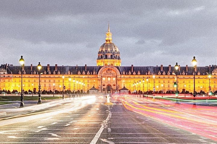 The Essentials of Paris in a Classic Open Top Car Citroën DS — photo 8
