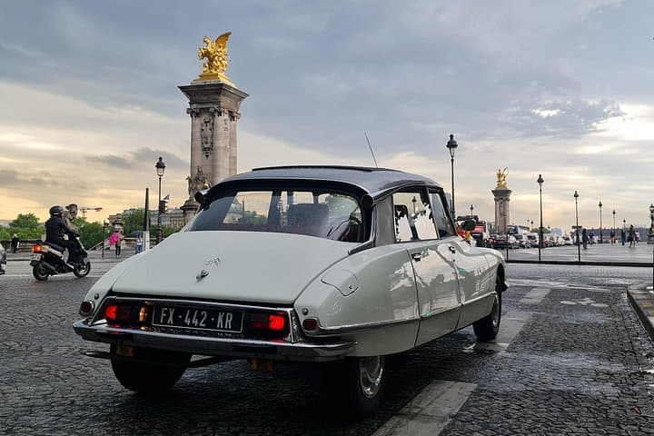 Vintage Car Paris Tour Citroën DS with open roof Paris City Tour — photo 2