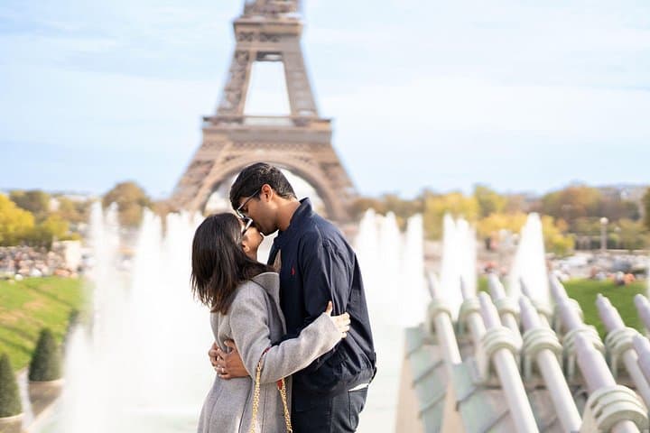 Professional Eiffel Tower Photo Tour with VOGUE Photographer — photo 7