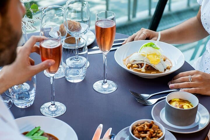 Early evening Dinner Cruise with drinks by Bateaux Parisiens — photo 2
