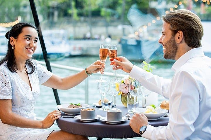 Early evening Dinner Cruise with drinks by Bateaux Parisiens — photo 8